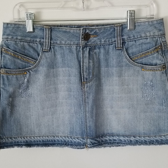 Chip and Pepper distressed denim mini skirt - Picture 2 of 15